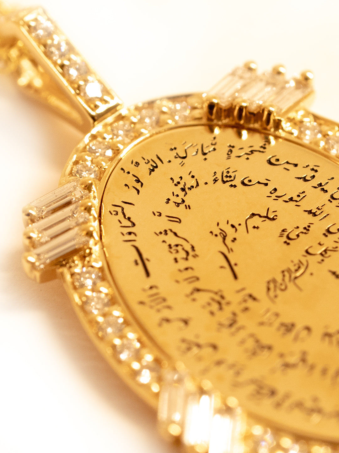 Golden - Custom oval Pendant - Paved - Yellow