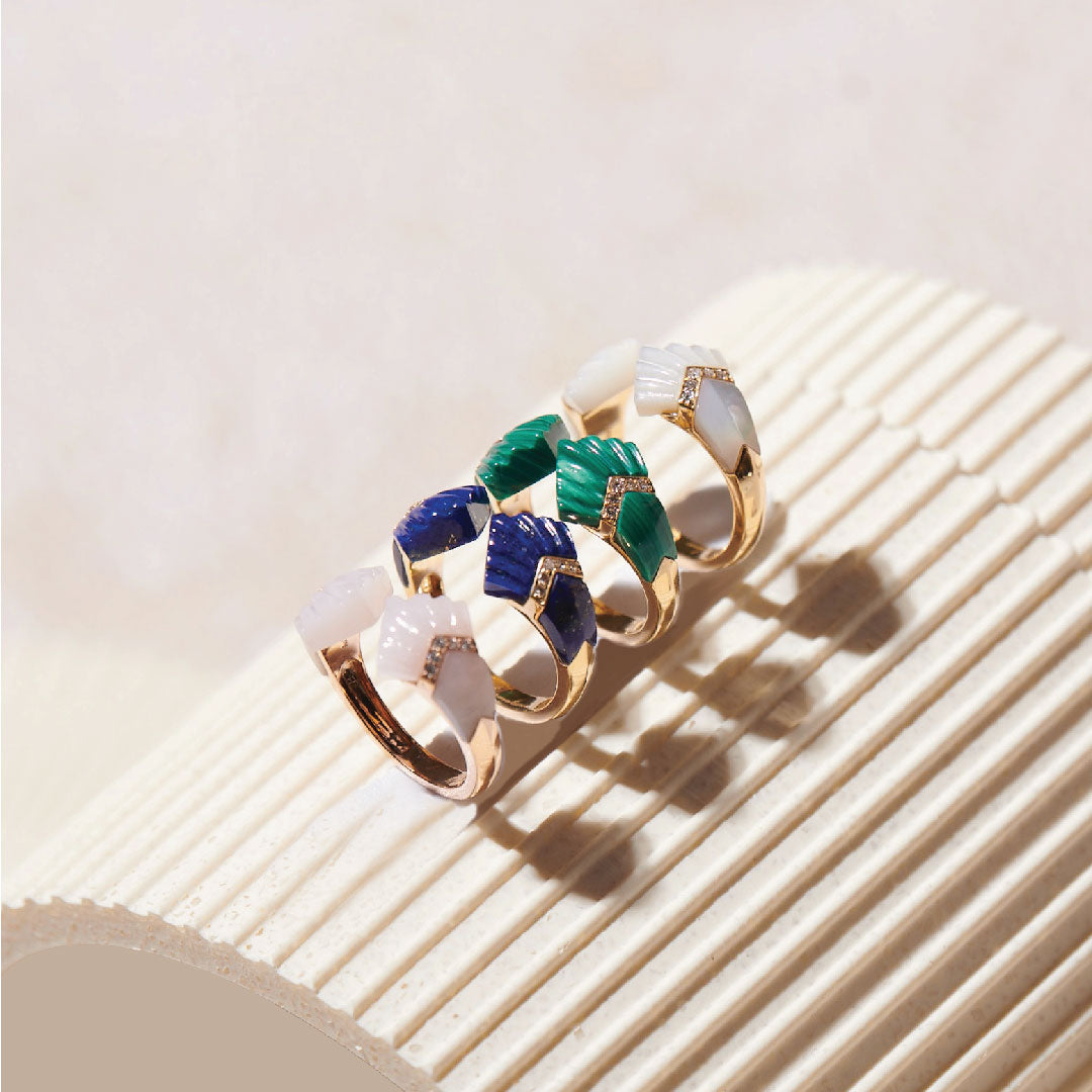 Elements Ring Outlined In Diamonds Lapis Yellow gold